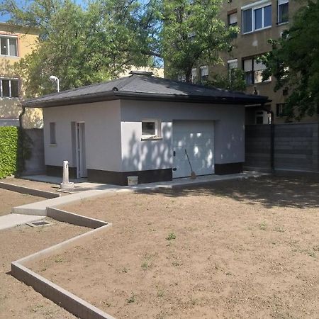 Karpatia Vendeghaz 1201 Budapest Exterior photo