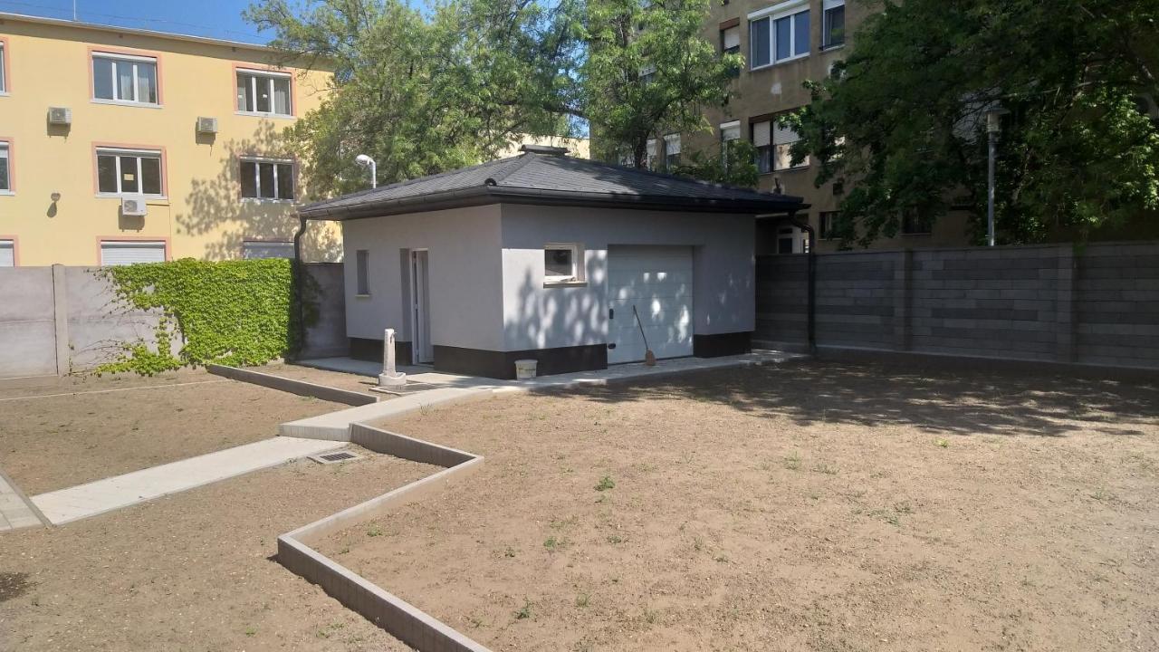Karpatia Vendeghaz 1201 Budapest Exterior photo
