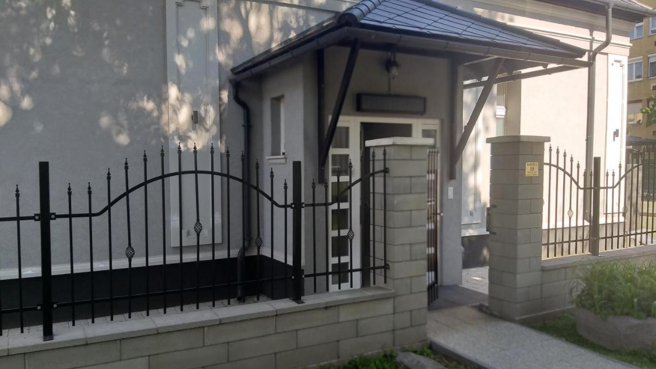 Karpatia Vendeghaz 1201 Budapest Exterior photo