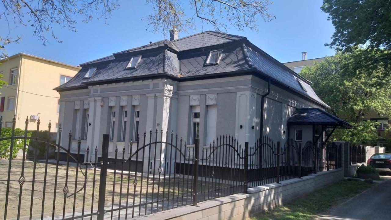 Karpatia Vendeghaz 1201 Budapest Exterior photo
