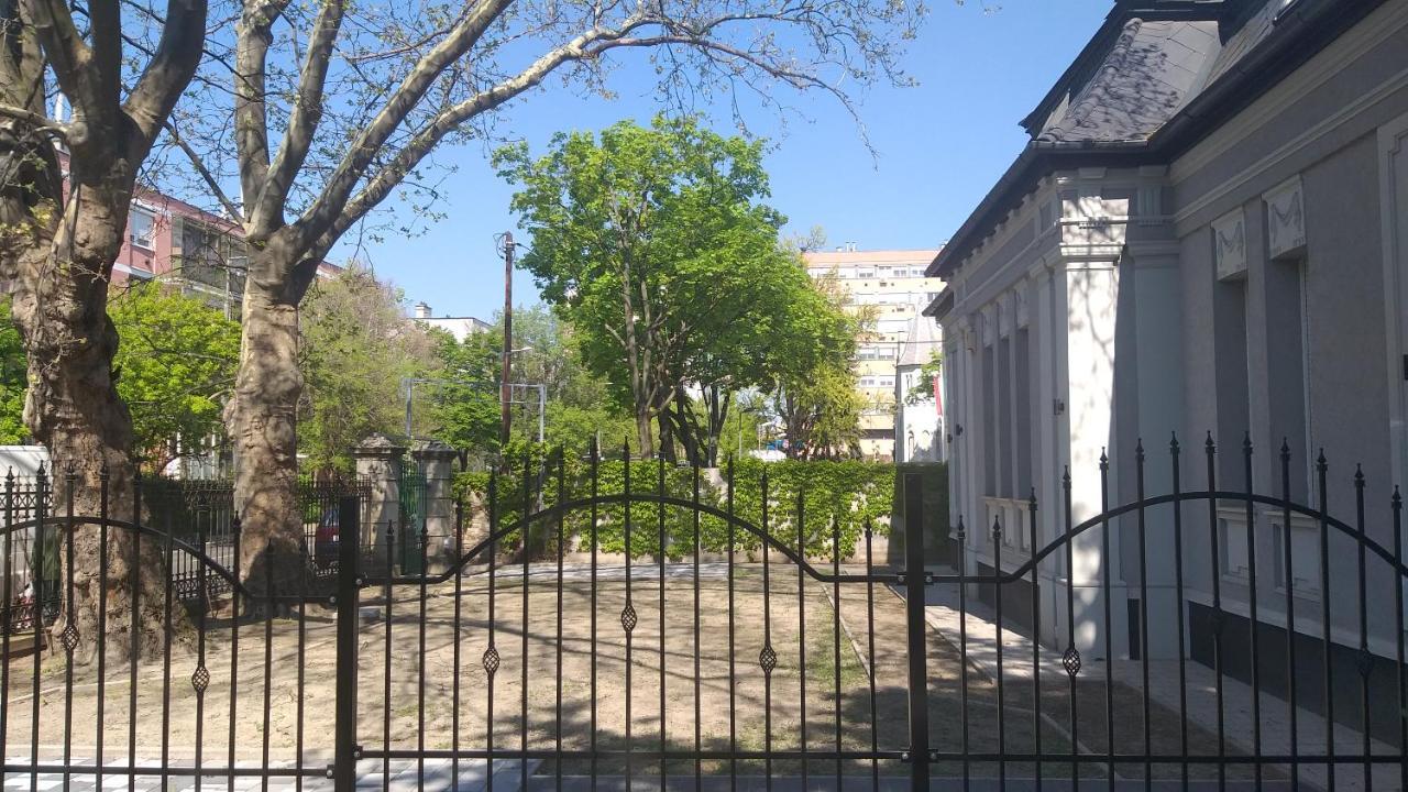 Karpatia Vendeghaz 1201 Budapest Exterior photo